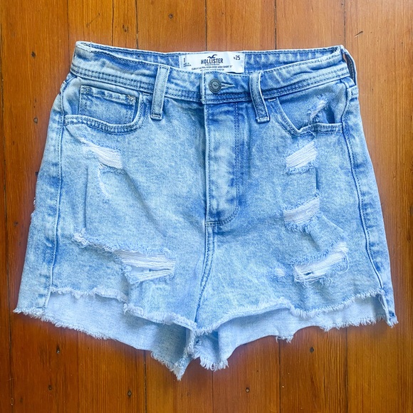 Hollister Pants - Hollister // High waisted shorts